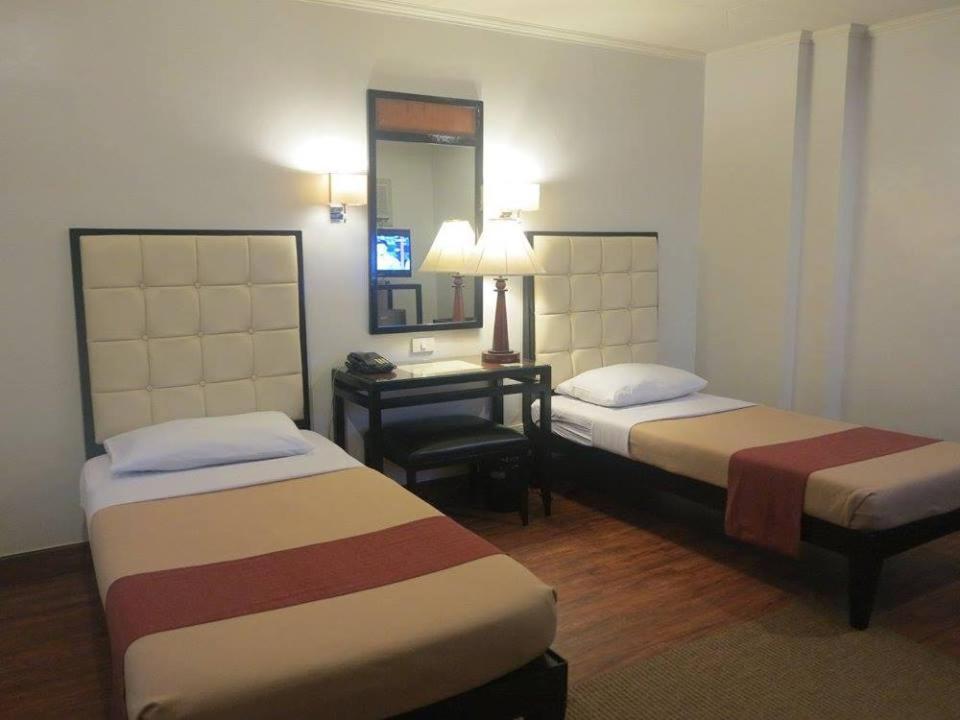 Hotel Alejandro Tacloban Zewnętrze zdjęcie